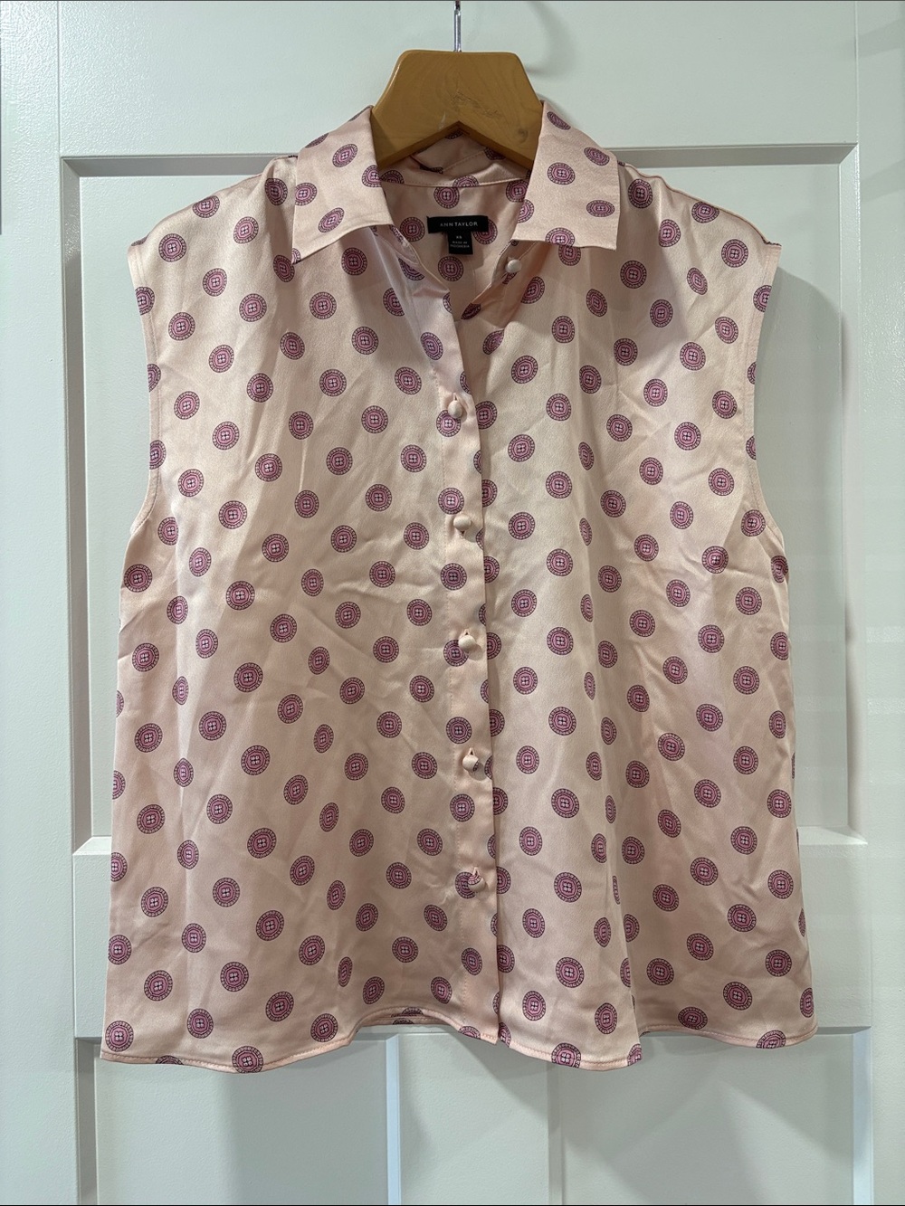 Ann Taylor Pink Foulard Dot Sleeveless Silky Collared Button Down Blouse Size XS